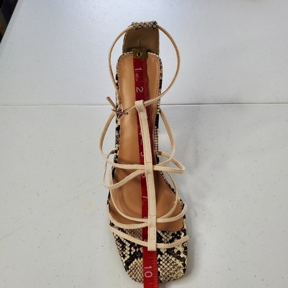 Shoedazzle Belva Strappy Block Heel Sandal Size 10 Snake Print Square Toe - Picture 7 of 13